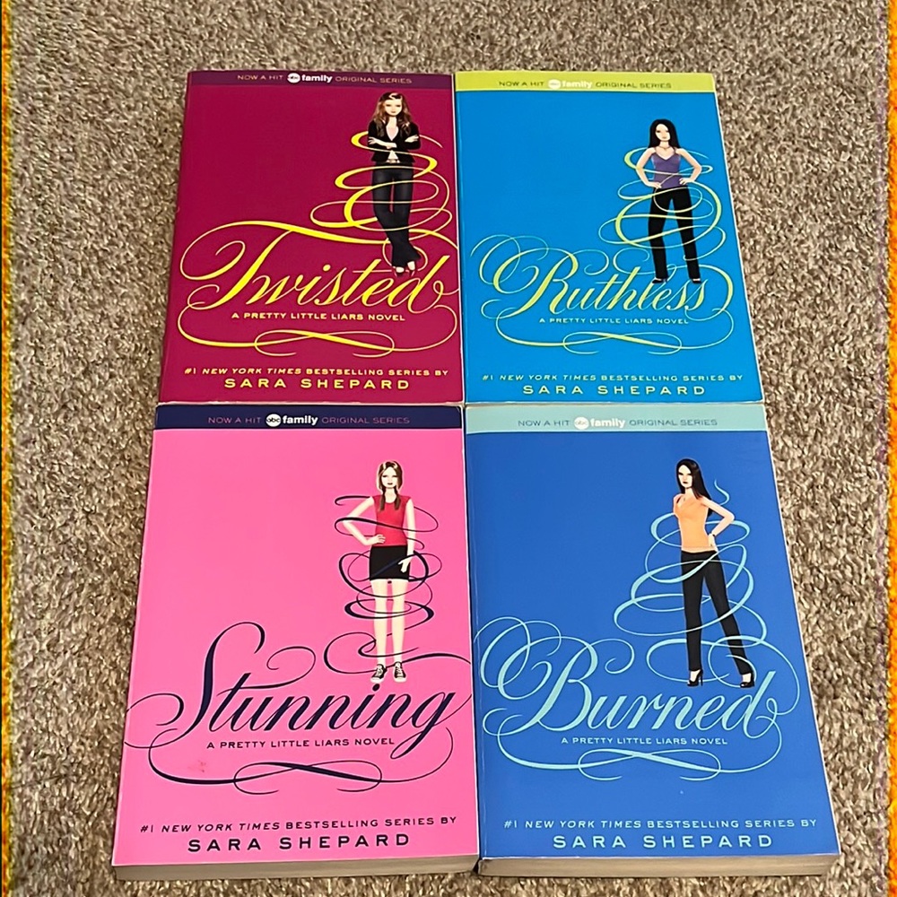Pretty Little Liars Book Set 9-12! Great condition with no markings!